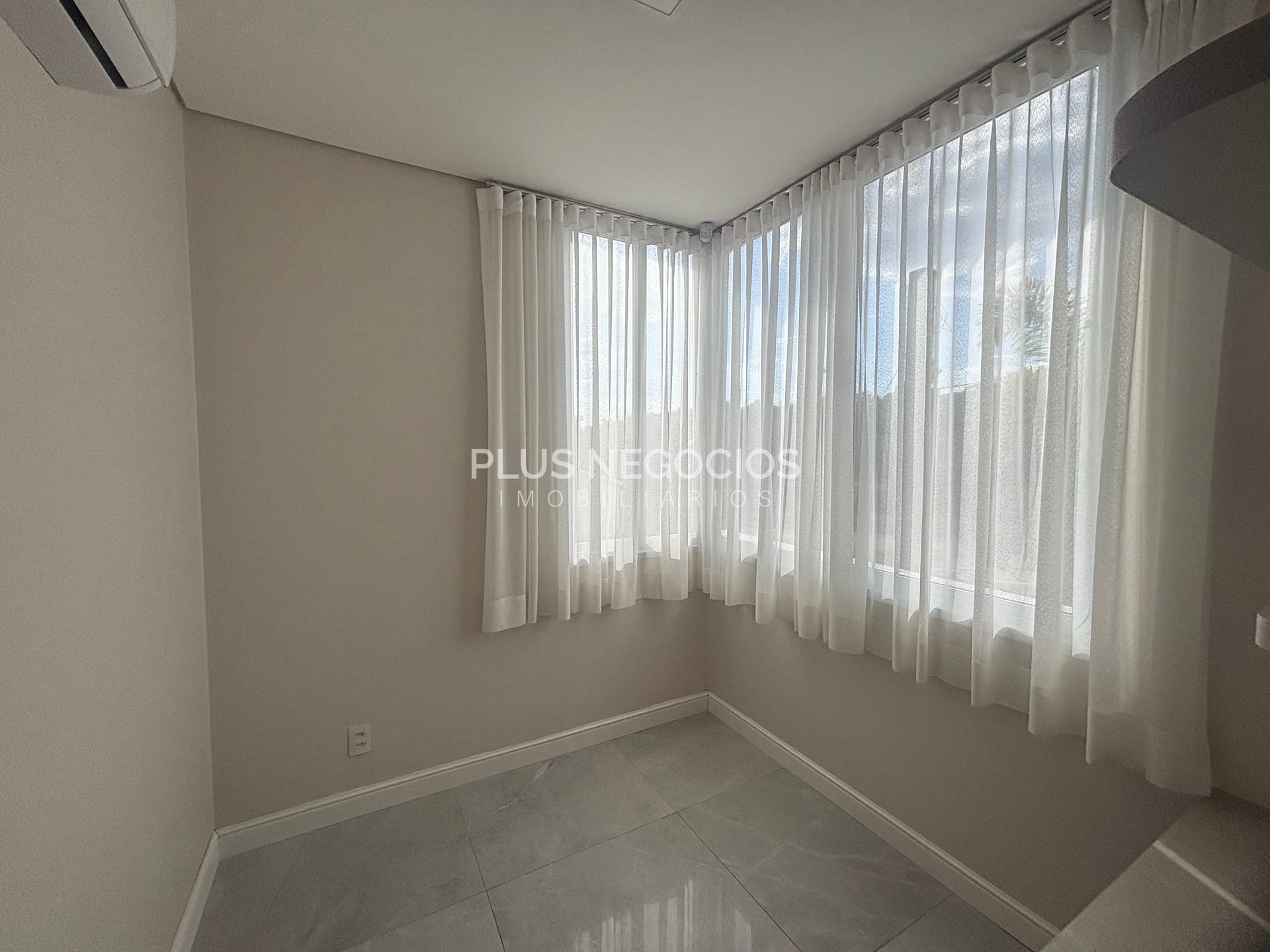 Casa para alugar com 3 quartos, 250m² - Foto 55