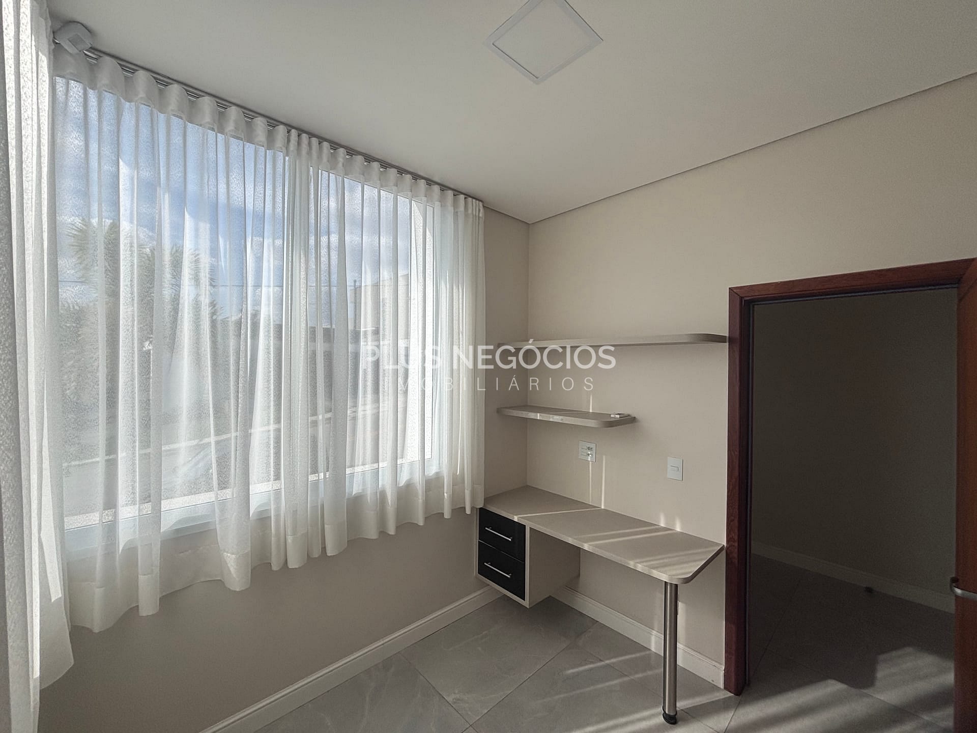 Casa para alugar com 3 quartos, 250m² - Foto 16
