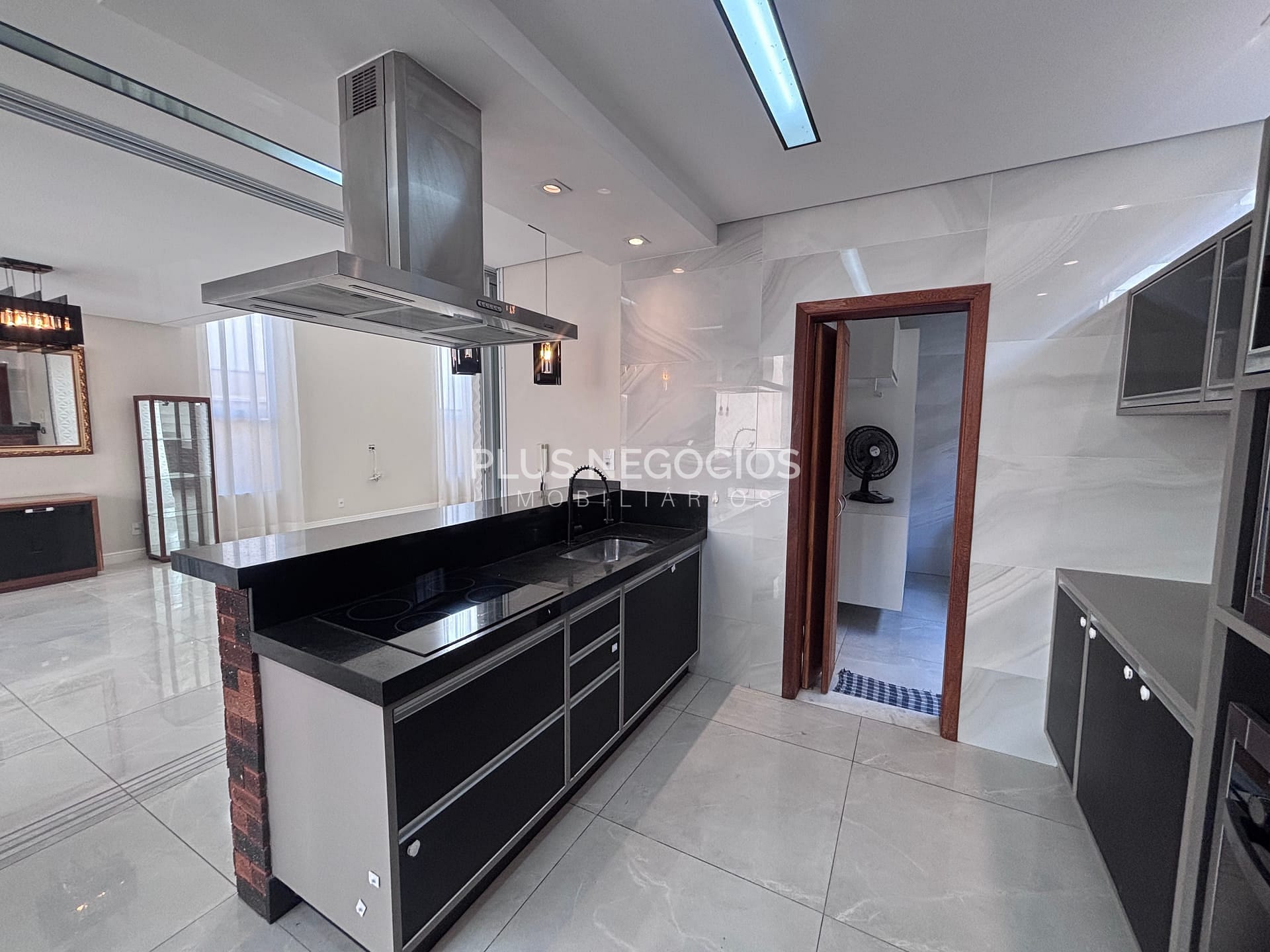 Casa para alugar com 3 quartos, 250m² - Foto 56