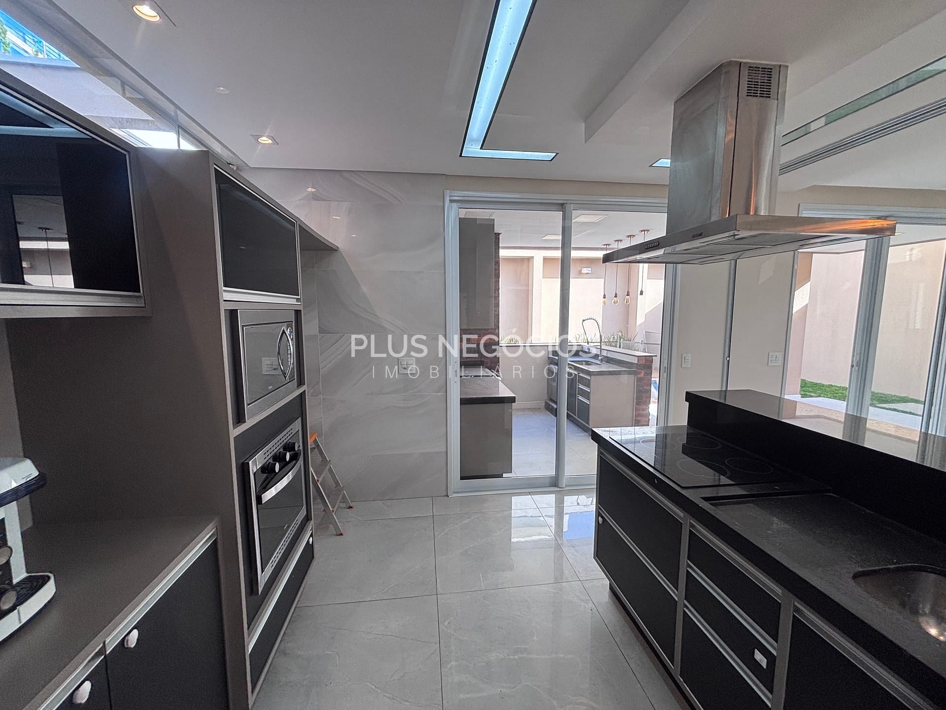 Casa para alugar com 3 quartos, 250m² - Foto 59