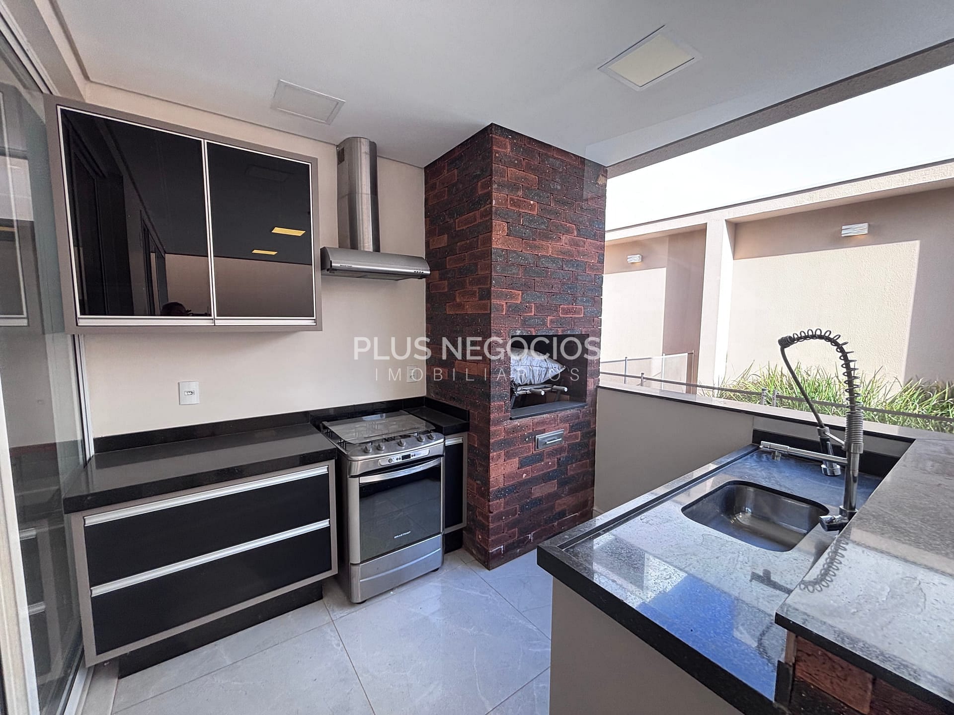 Casa para alugar com 3 quartos, 250m² - Foto 60