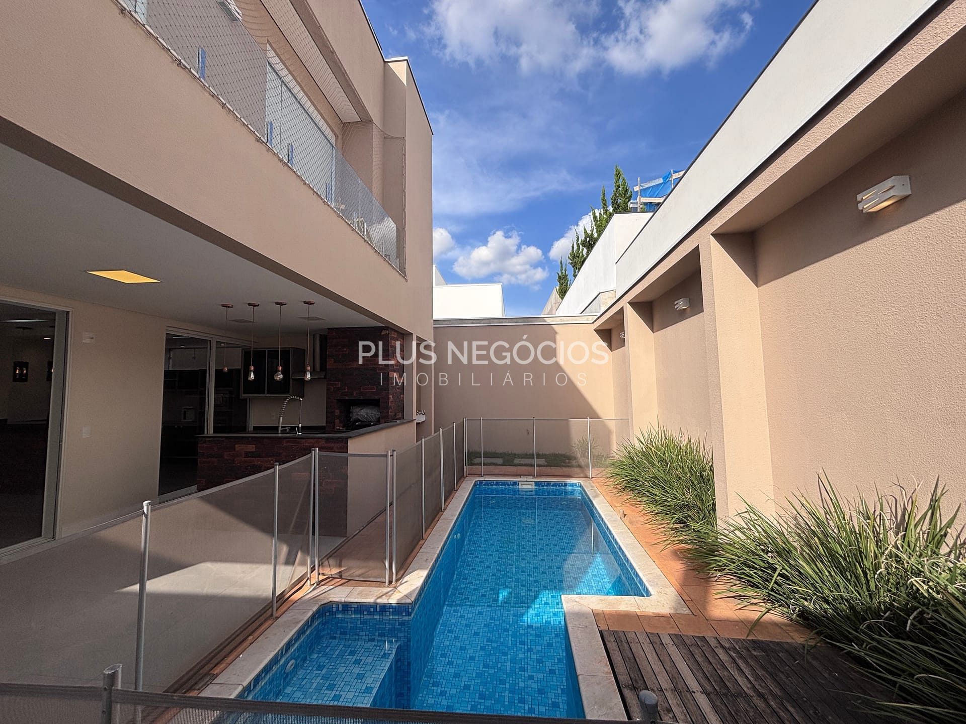 Casa para alugar com 3 quartos, 250m² - Foto 18