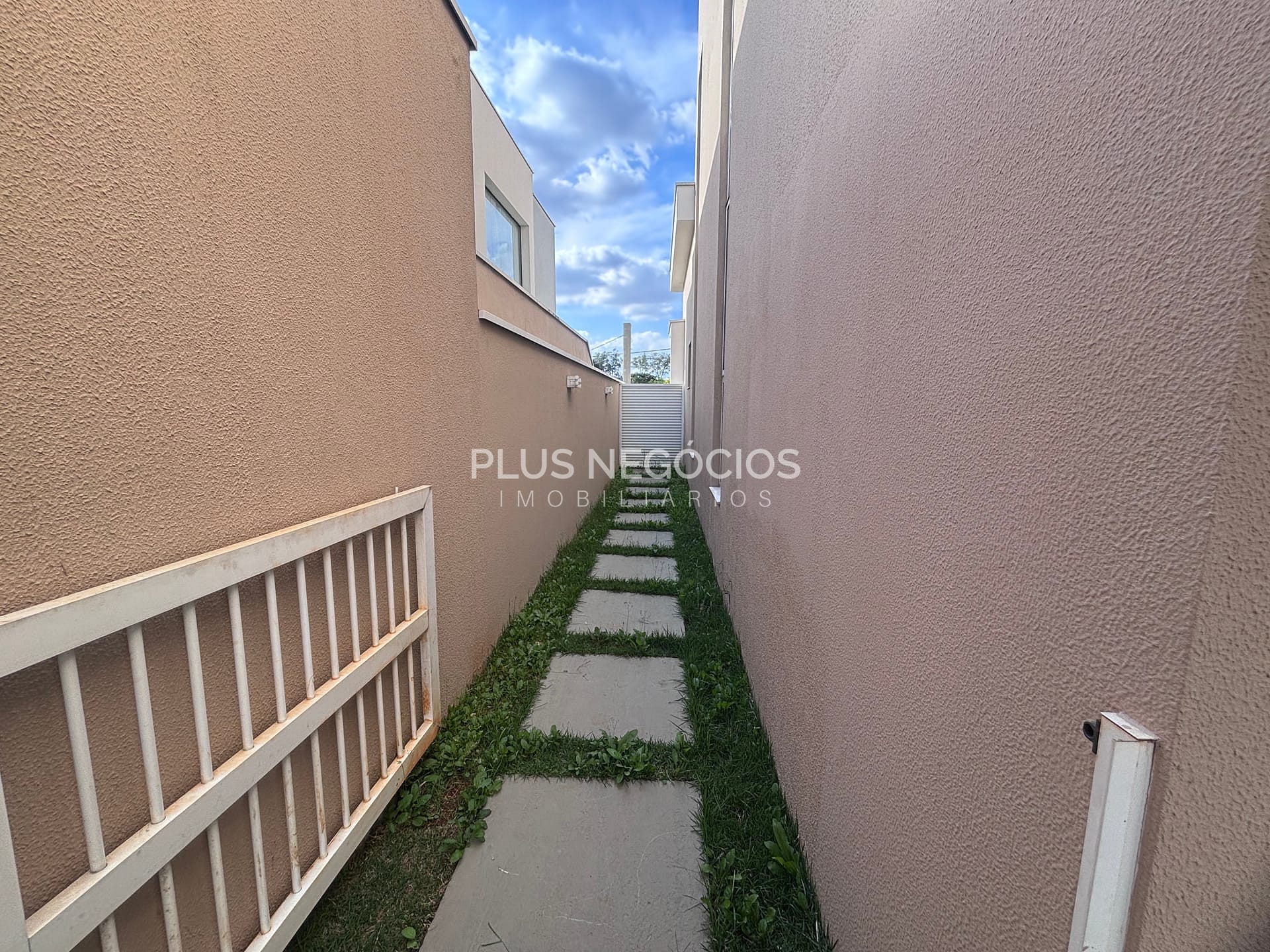 Casa para alugar com 3 quartos, 250m² - Foto 42