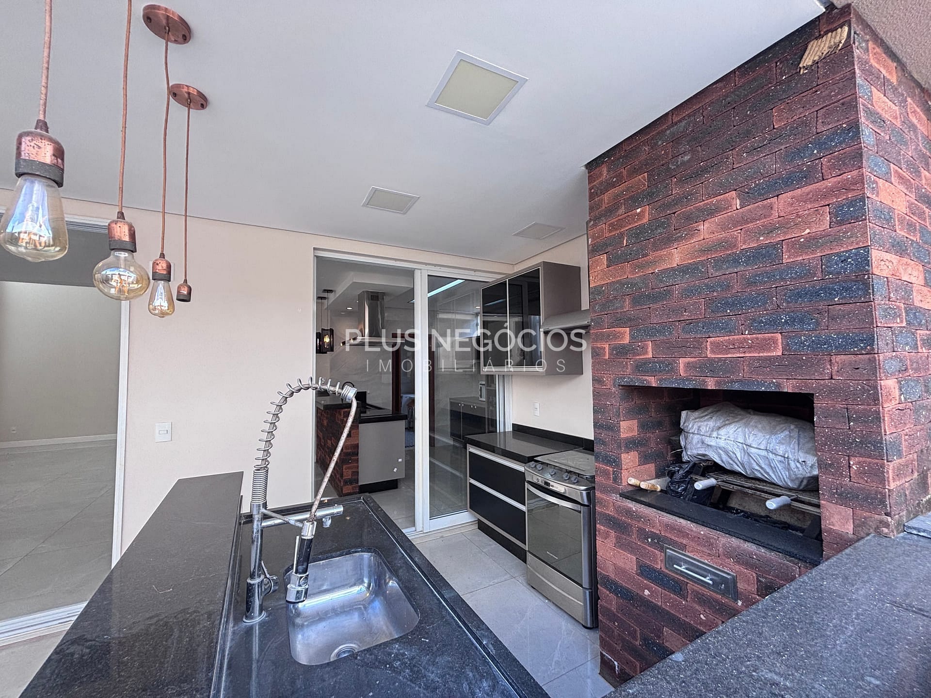 Casa para alugar com 3 quartos, 250m² - Foto 2