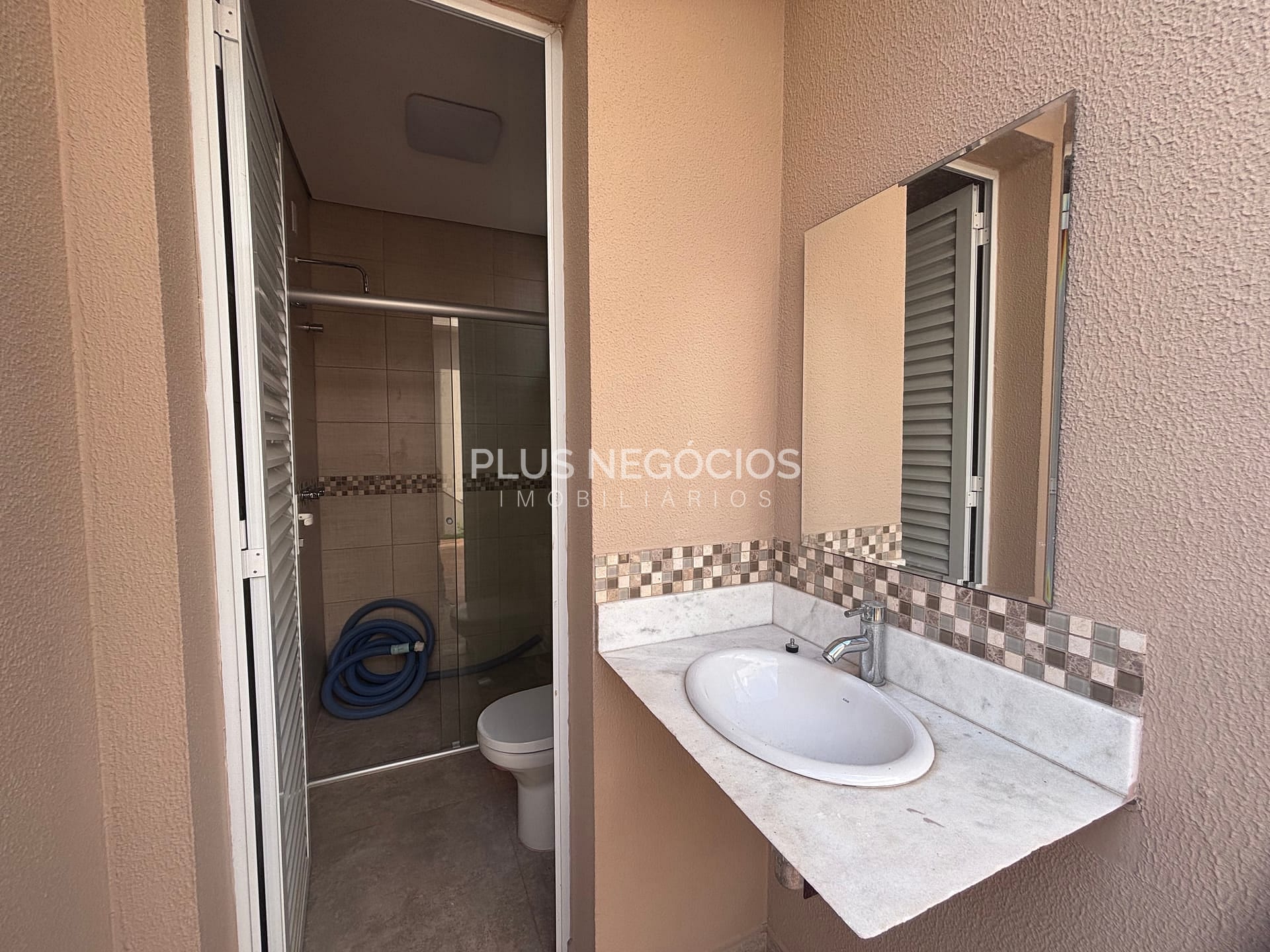 Casa para alugar com 3 quartos, 250m² - Foto 44