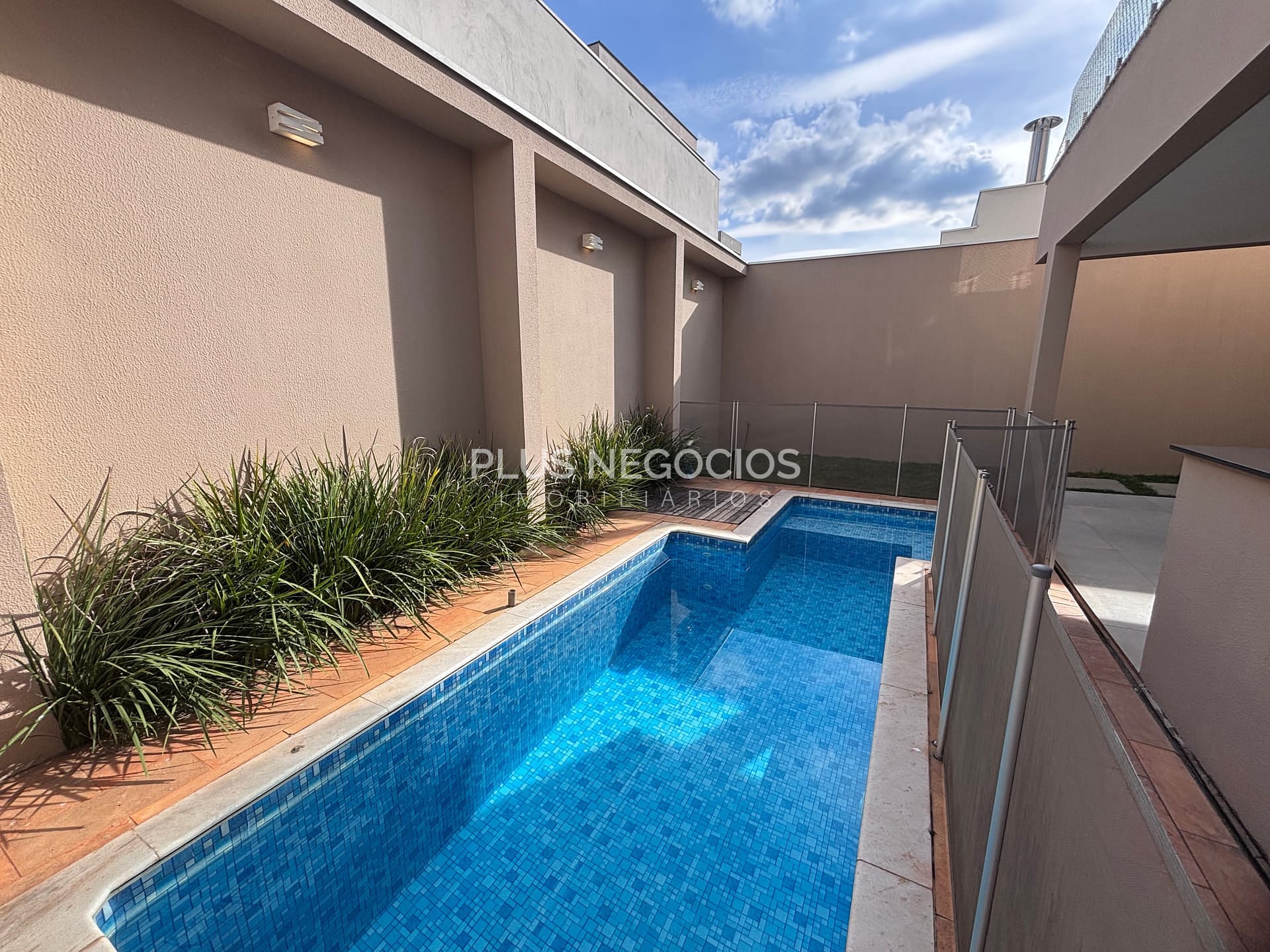 Casa para alugar com 3 quartos, 250m² - Foto 23