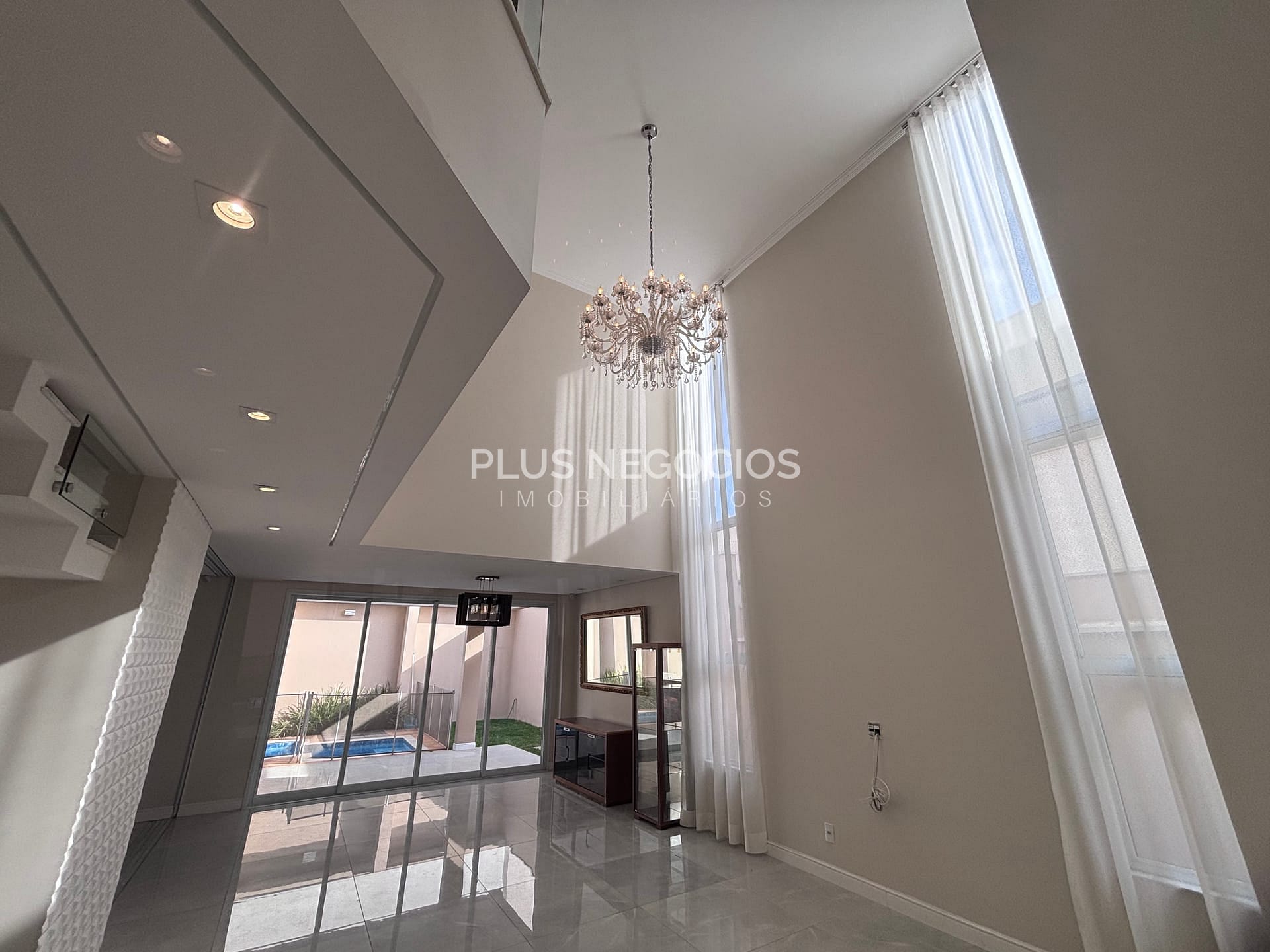 Casa para alugar com 3 quartos, 250m² - Foto 25