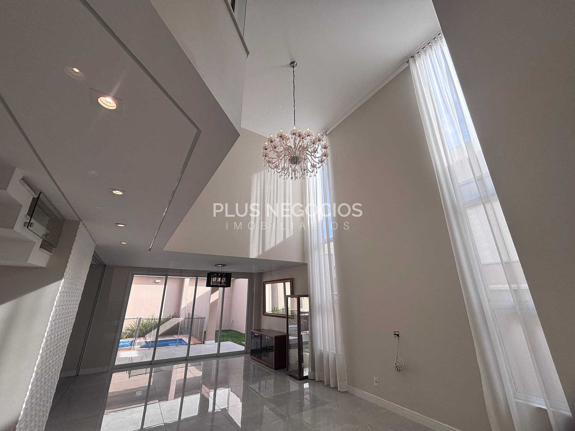 Casa para alugar com 3 quartos, 250m² - Foto 46