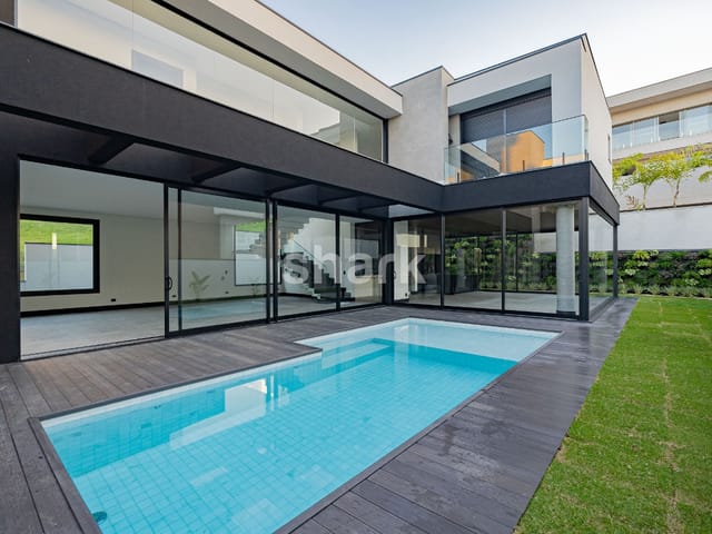 Casa com 546m² 4 quartos e 6 banheiros, à venda, no bairro Alphaville em Barueri