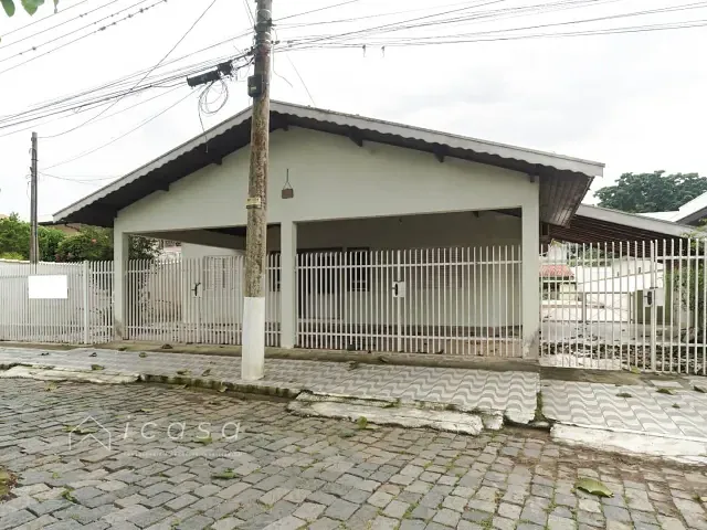 Casa com 999m² 3 quartos e 6 banheiros, à venda, no bairro Centro em Taubaté