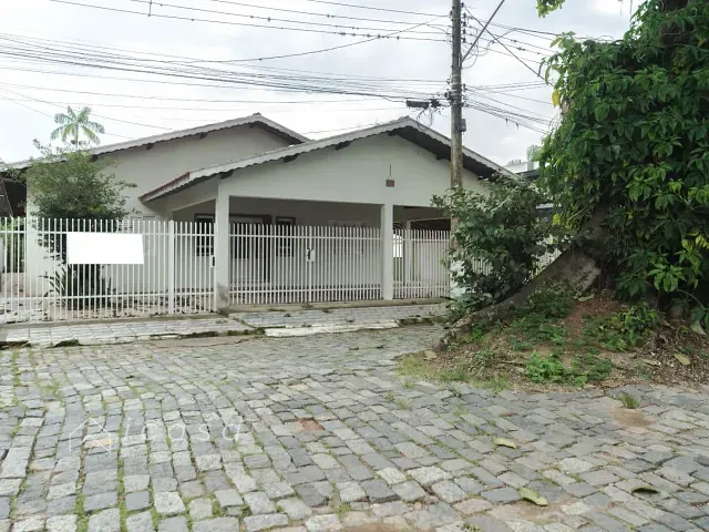 Casa com 999m² 3 quartos e 6 banheiros, à venda, no bairro Centro em Taubaté
