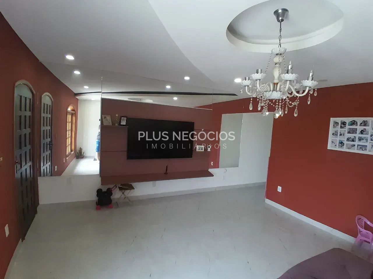 Casa, 3 quartos, 218 m² - Foto 1