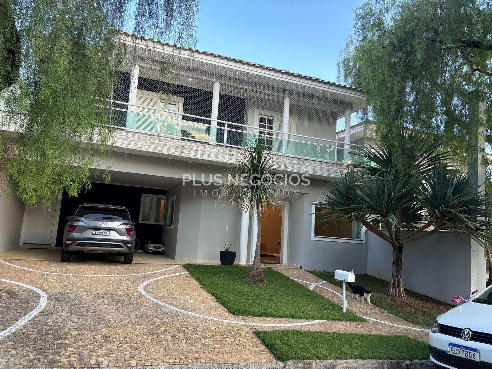 Casa à venda com 3 quartos, 300m² - Foto 1