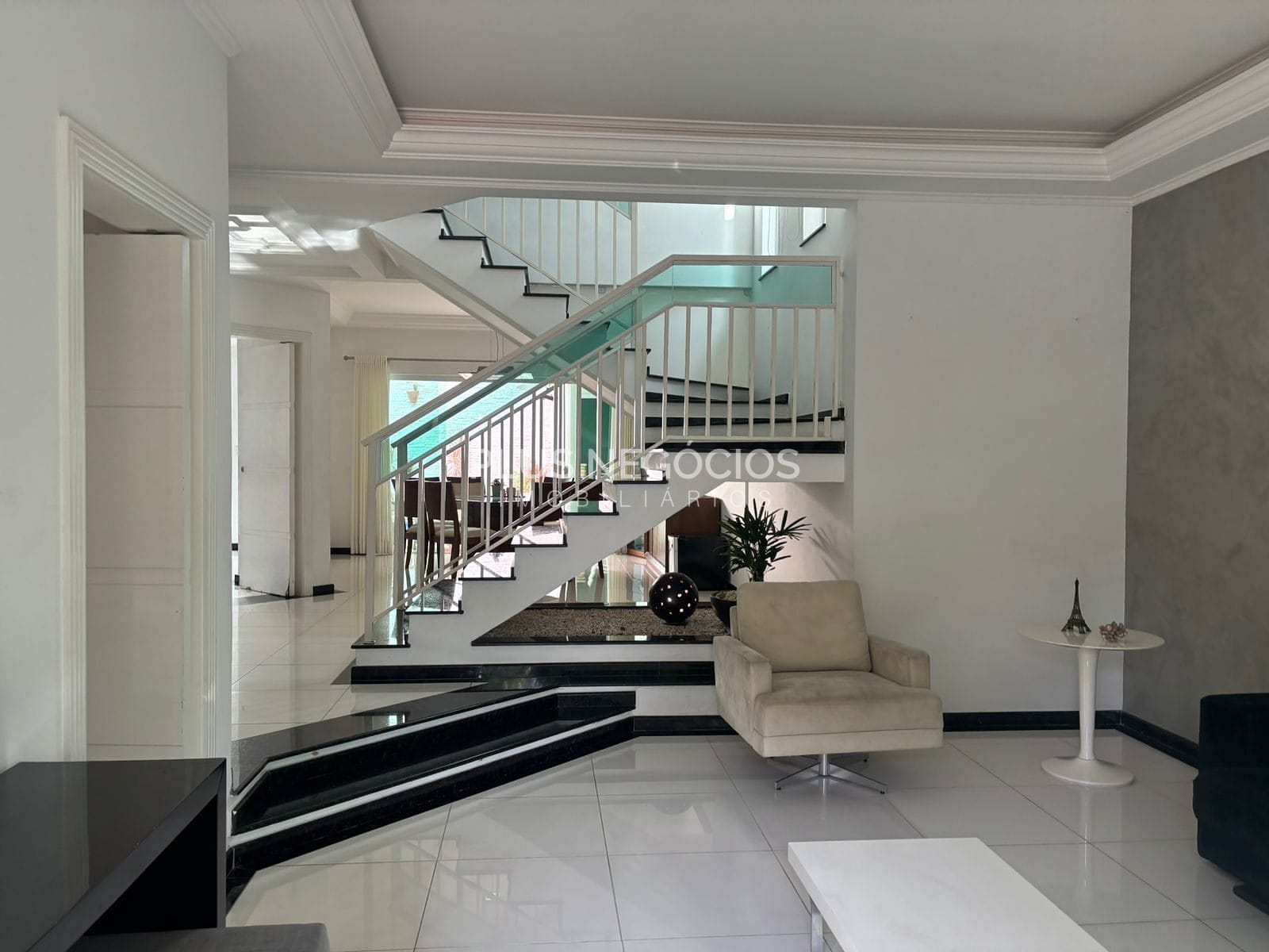 Casa à venda com 3 quartos, 300m² - Foto 3