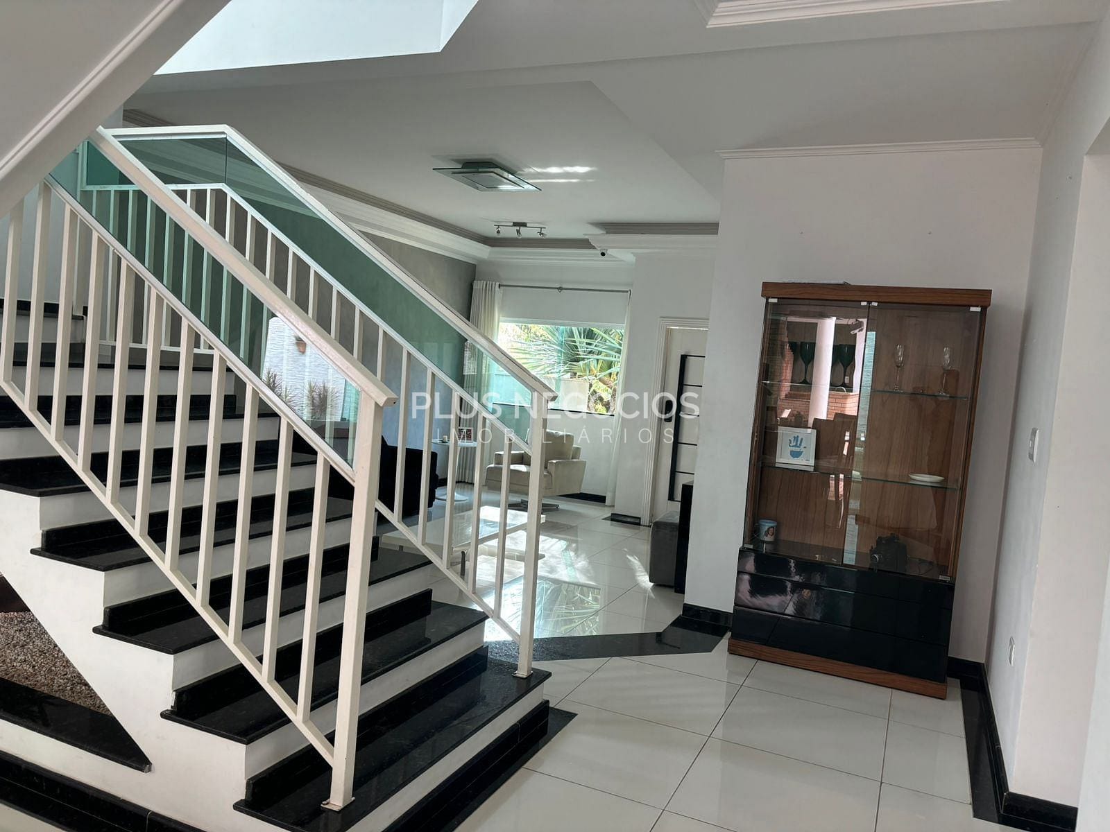 Casa à venda com 3 quartos, 300m² - Foto 4