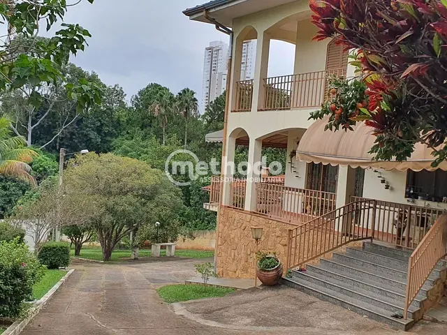 Casa com 2250m² 4 quartos e 3 banheiros, à venda, no bairro Mansões Santo Antônio em Campinas
