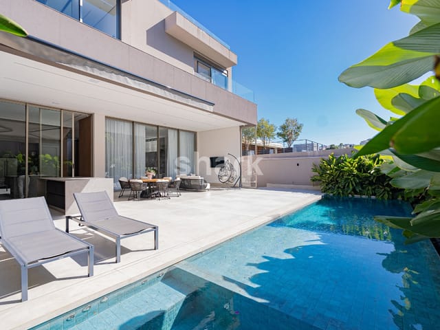 Casa com 600m² 4 quartos e 6 banheiros, à venda ou para alugar, no bairro Tamboré em Santana de Parnaíba