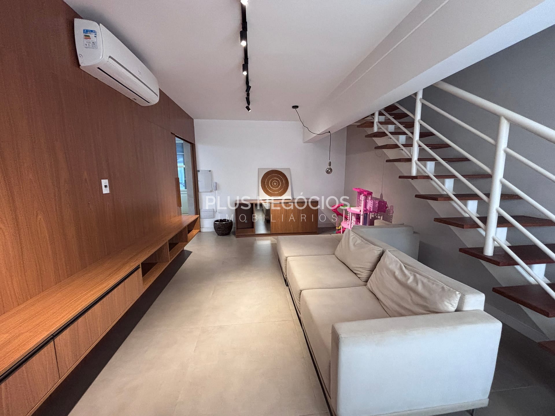 Casa à venda com 3 quartos, 155m² - Foto 1