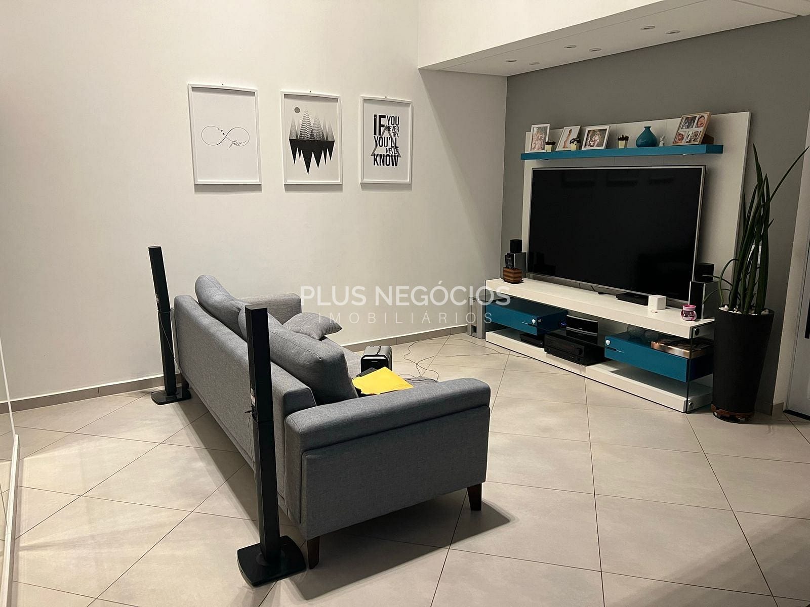 Casa à venda com 3 quartos, 176m² - Foto 2