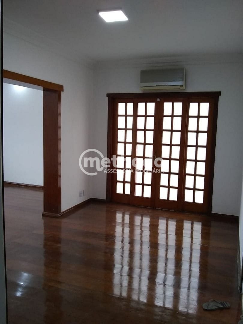 Casa, 3 quartos, 220 m² - Foto 1