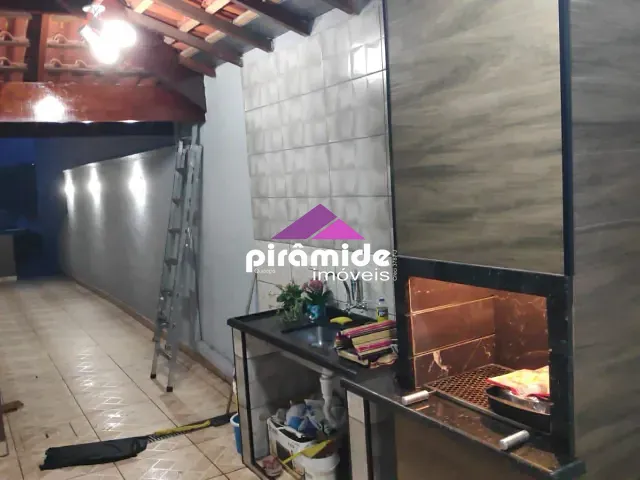 Casa com 175m² 3 quartos e 1 banheiro, à venda, no bairro Loteamento Villa Branca em Jacareí