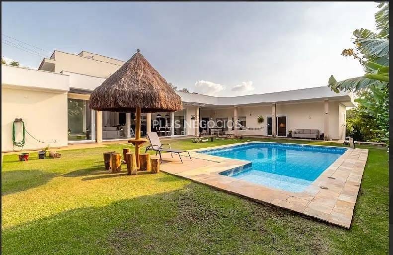 Casa à venda com 3 quartos, 285m² - Foto 1