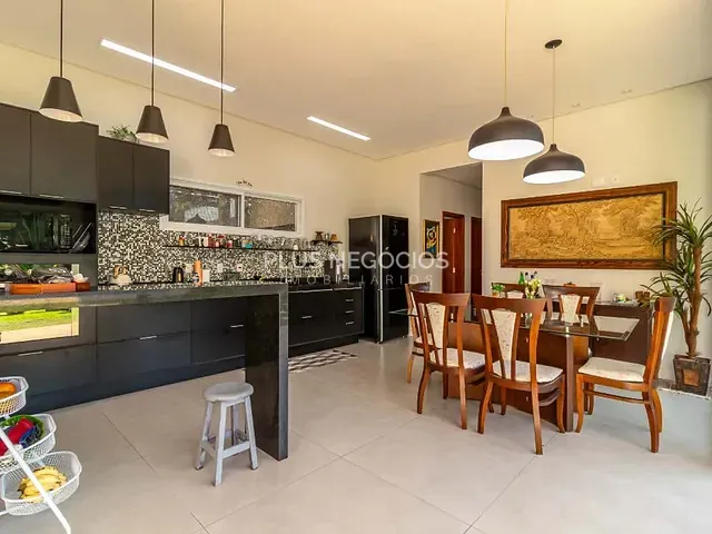 Casa com 1000m² 3 quartos e 4 banheiros, à venda, no bairro Parque São Bento em Sorocaba