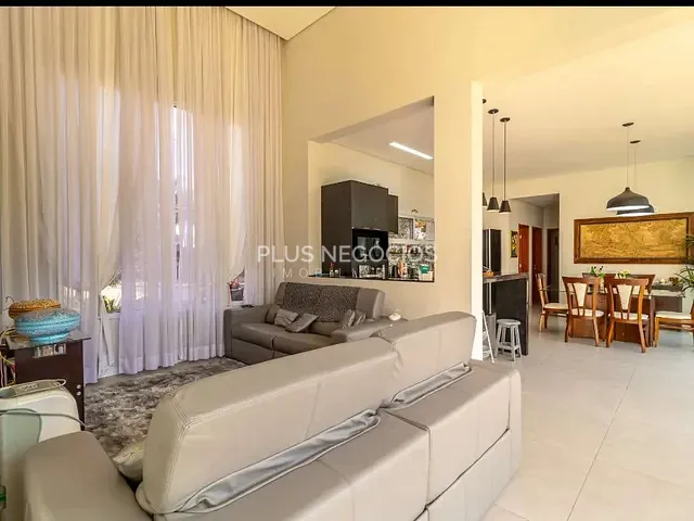 Casa com 1000m² 3 quartos e 4 banheiros, à venda, no bairro Parque São Bento em Sorocaba