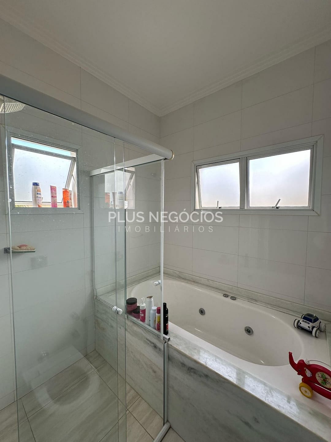 Casa à venda com 3 quartos, 234m² - Foto 4
