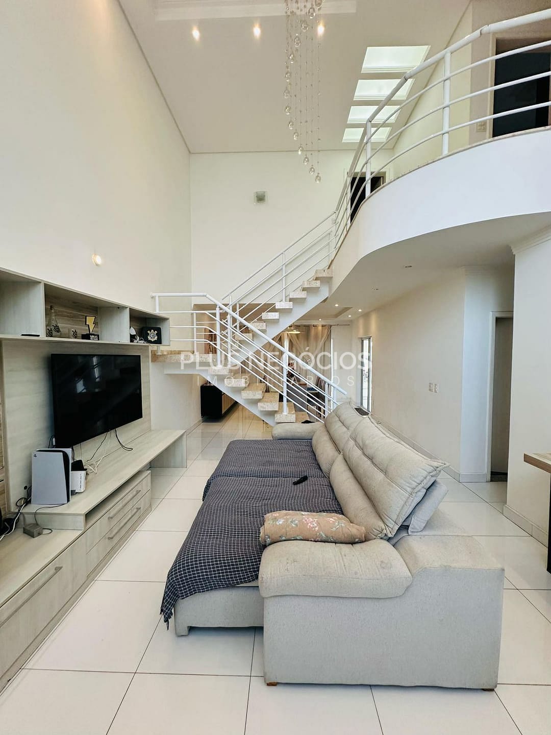 Casa à venda com 3 quartos, 234m² - Foto 2