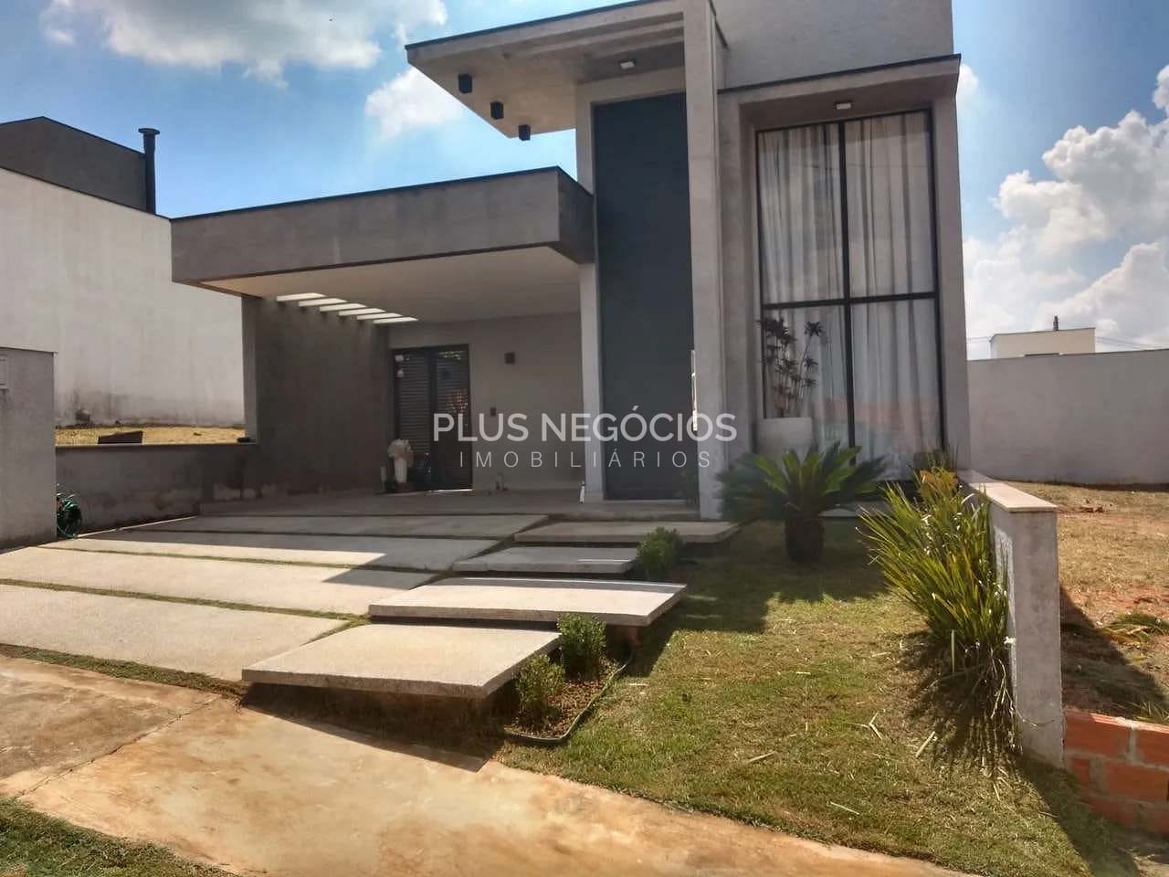 Casa à venda com 3 quartos, 137m² - Foto 1