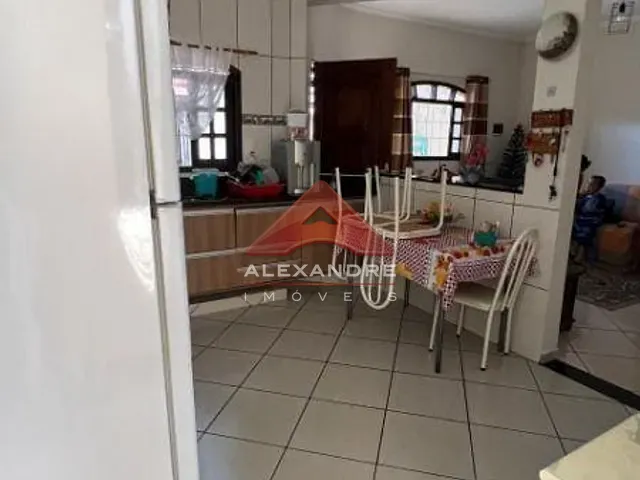 Casa com 140m² 2 quartos e 2 banheiros, à venda, no bairro Residencial Santa Paula em Jacareí