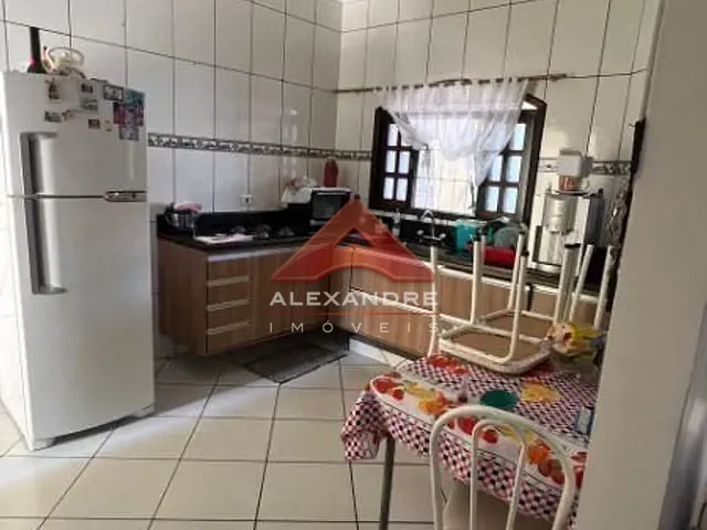 Casa com 140m² 2 quartos e 2 banheiros, à venda, no bairro Residencial Santa Paula em Jacareí