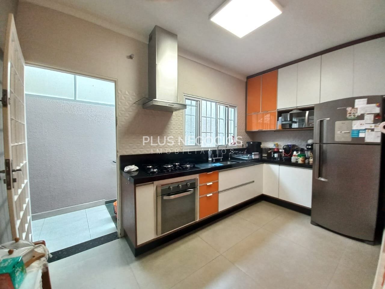 Casa para alugar com 4 quartos, 352m² - Foto 7