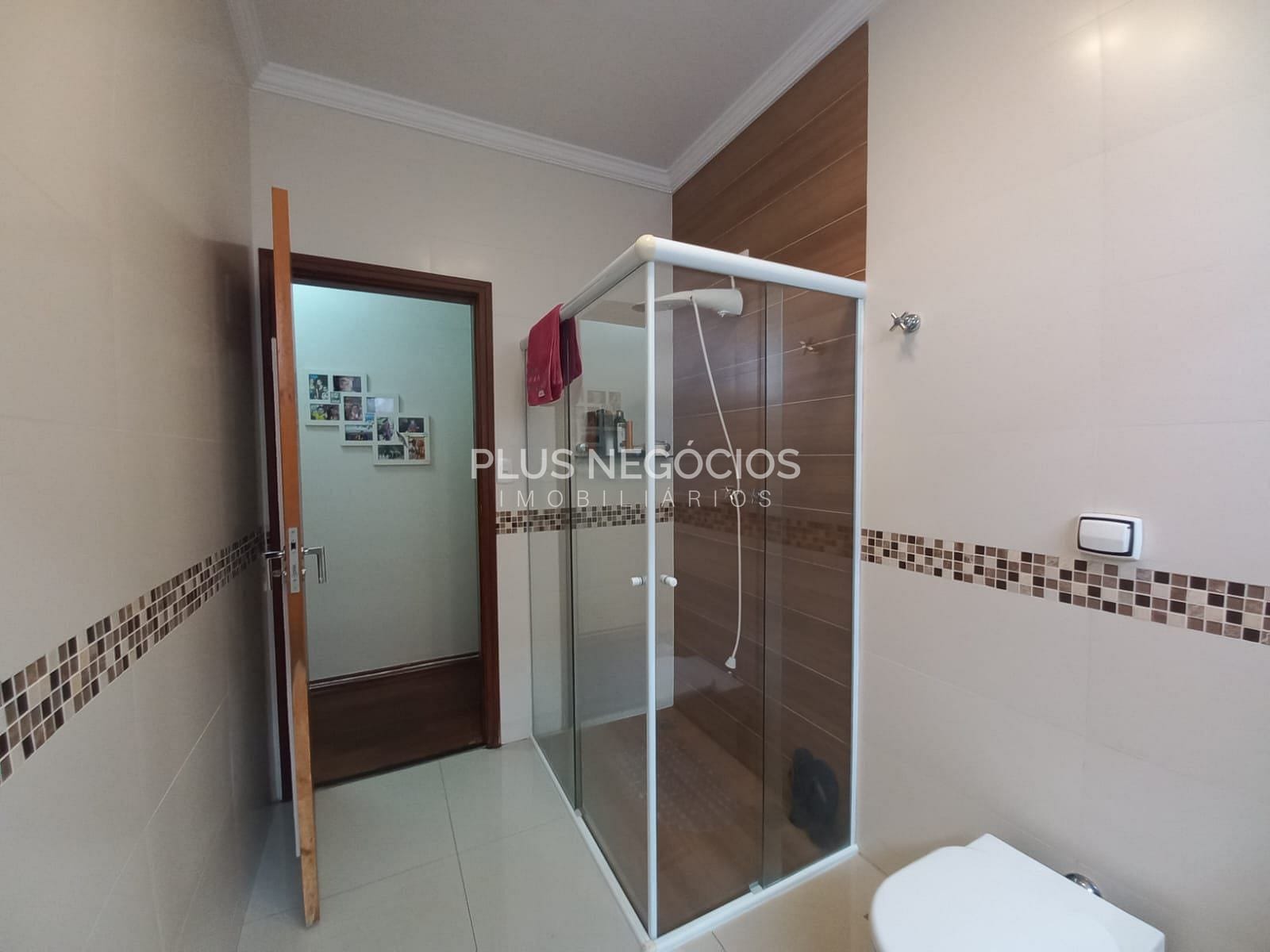 Casa para alugar com 4 quartos, 352m² - Foto 8