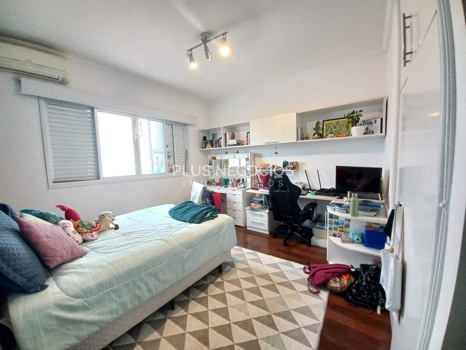 Casa para alugar com 4 quartos, 352m² - Foto 11