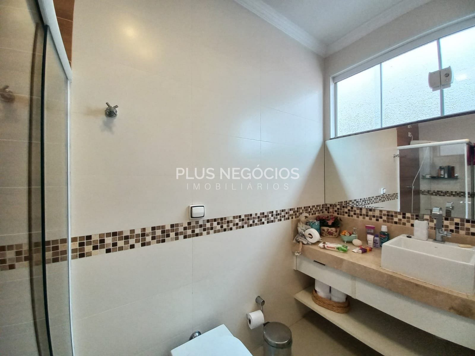 Casa para alugar com 4 quartos, 352m² - Foto 9