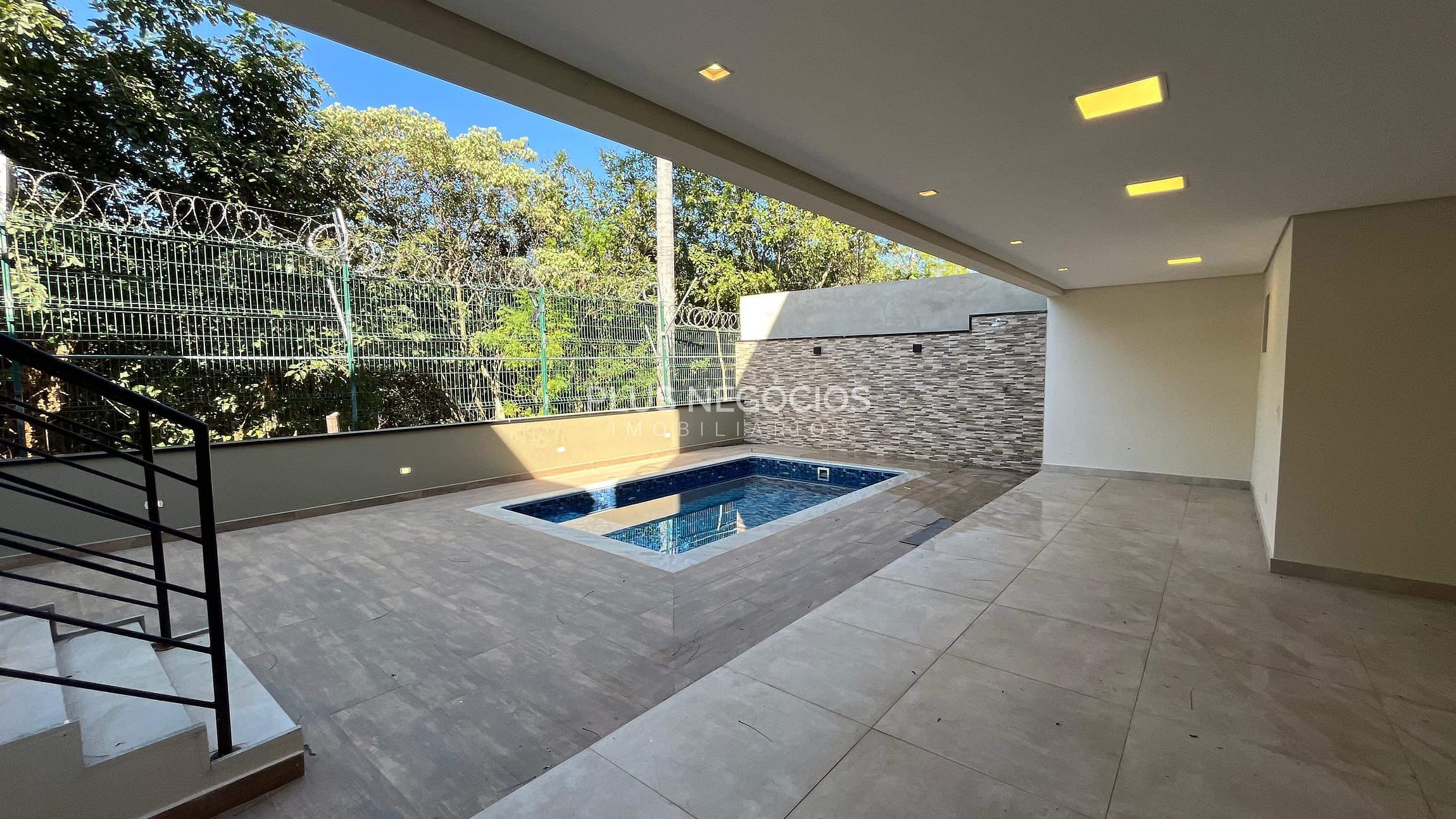 Casa à venda com 4 quartos, 306m² - Foto 9