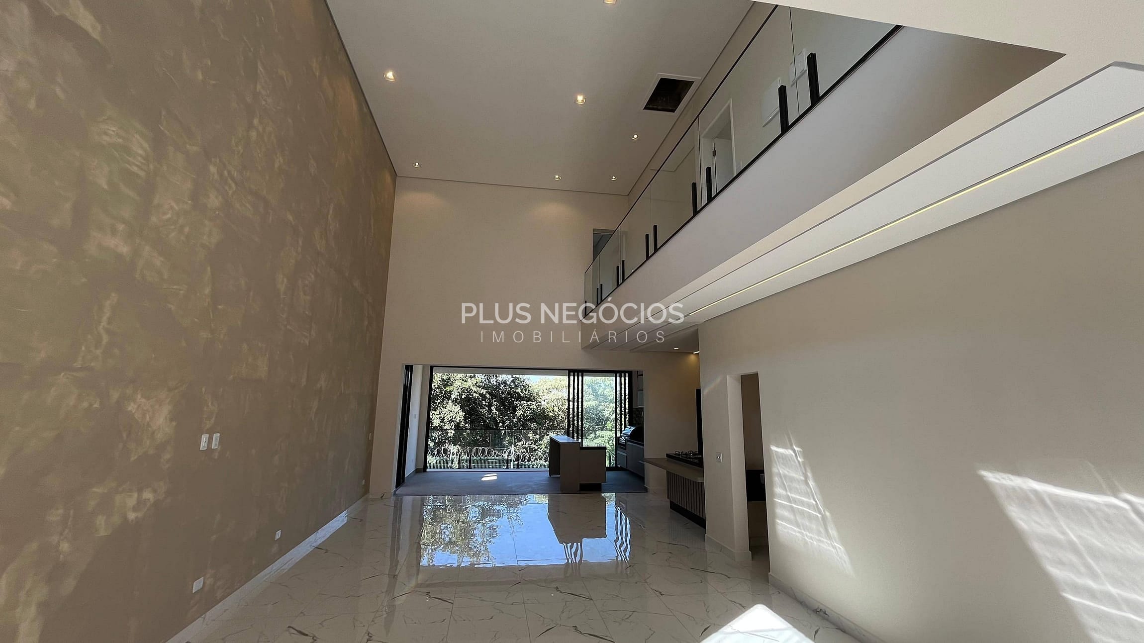 Casa à venda com 4 quartos, 306m² - Foto 2