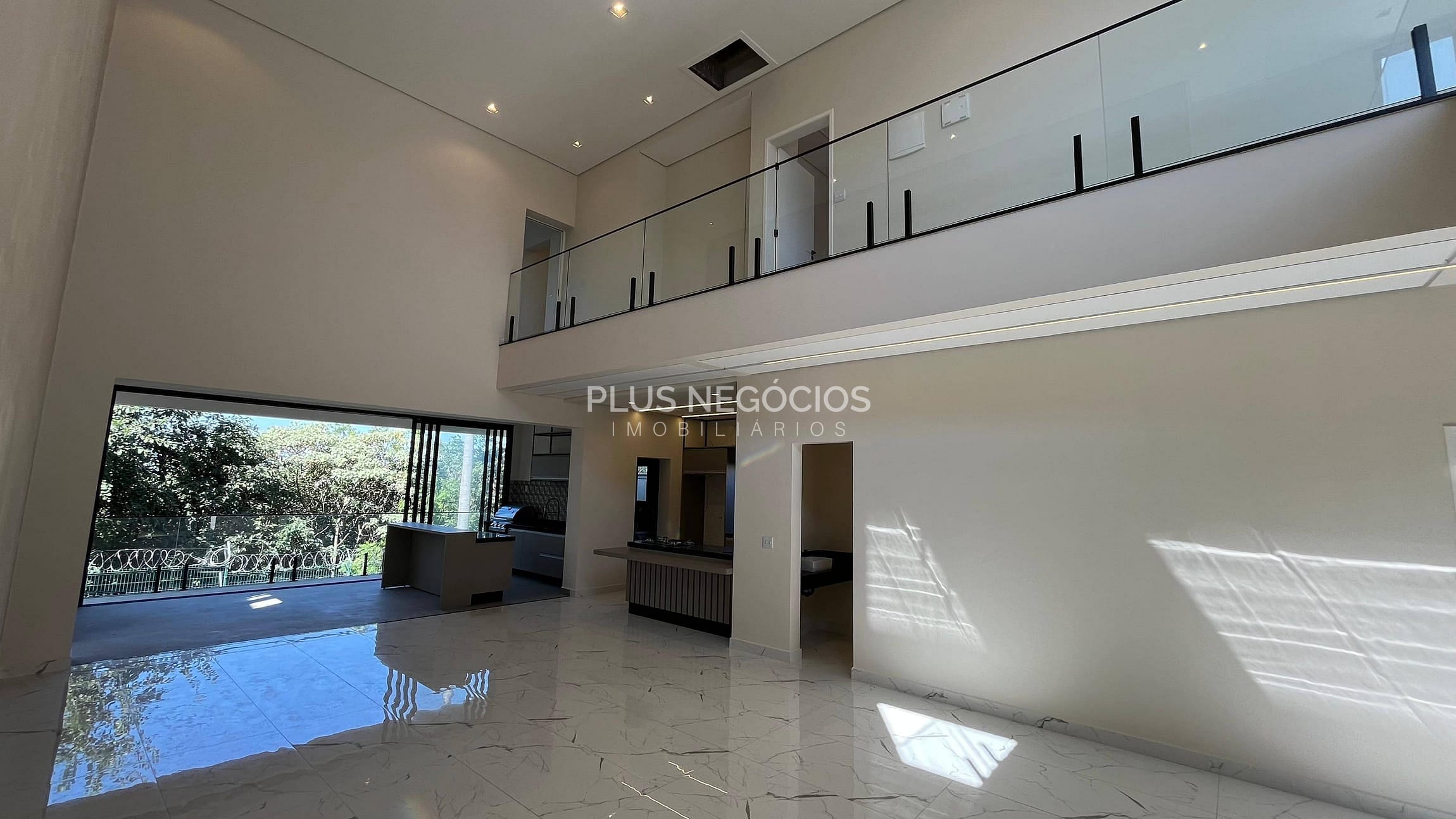 Casa à venda com 4 quartos, 306m² - Foto 3