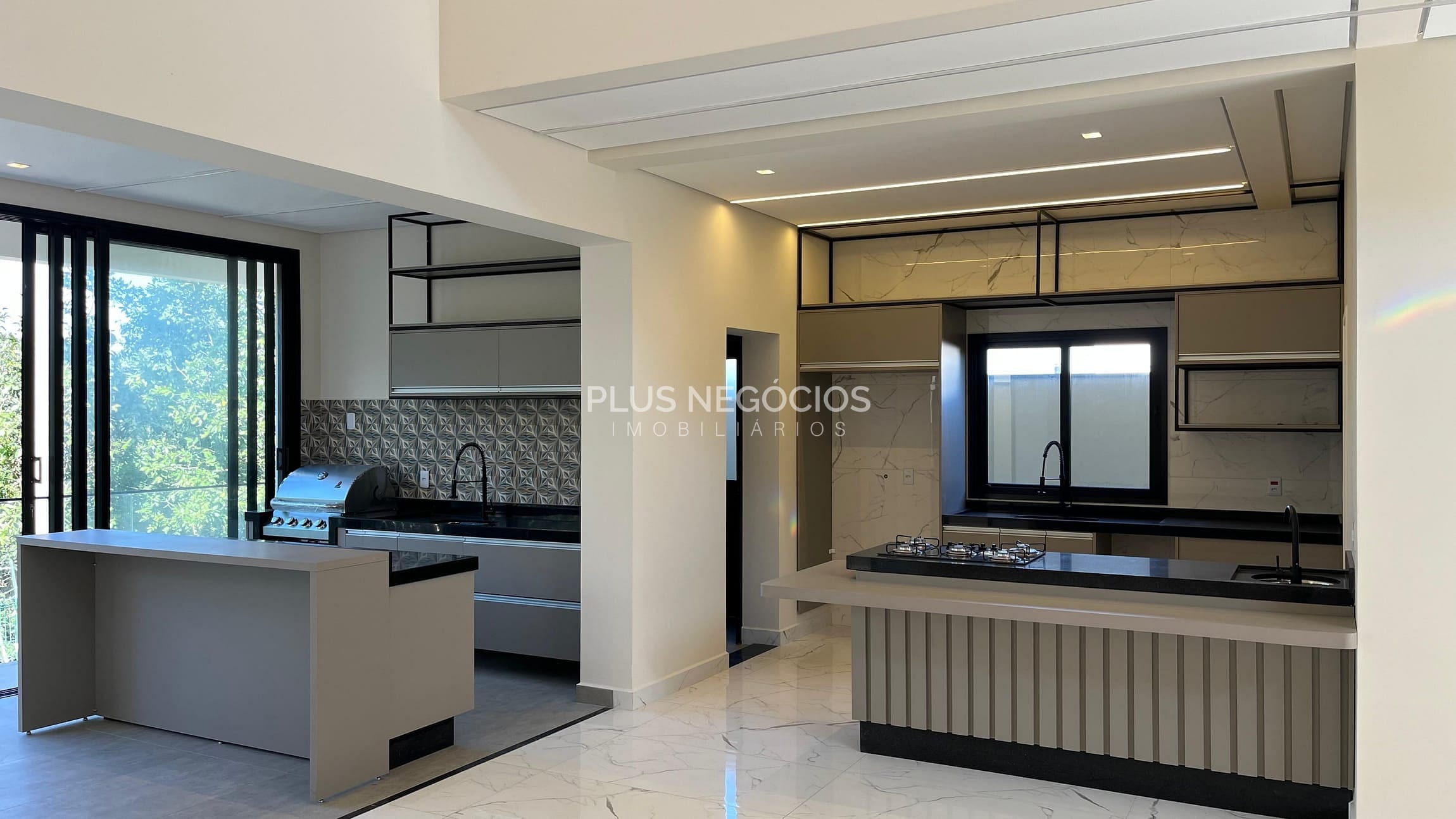Casa à venda com 4 quartos, 306m² - Foto 5