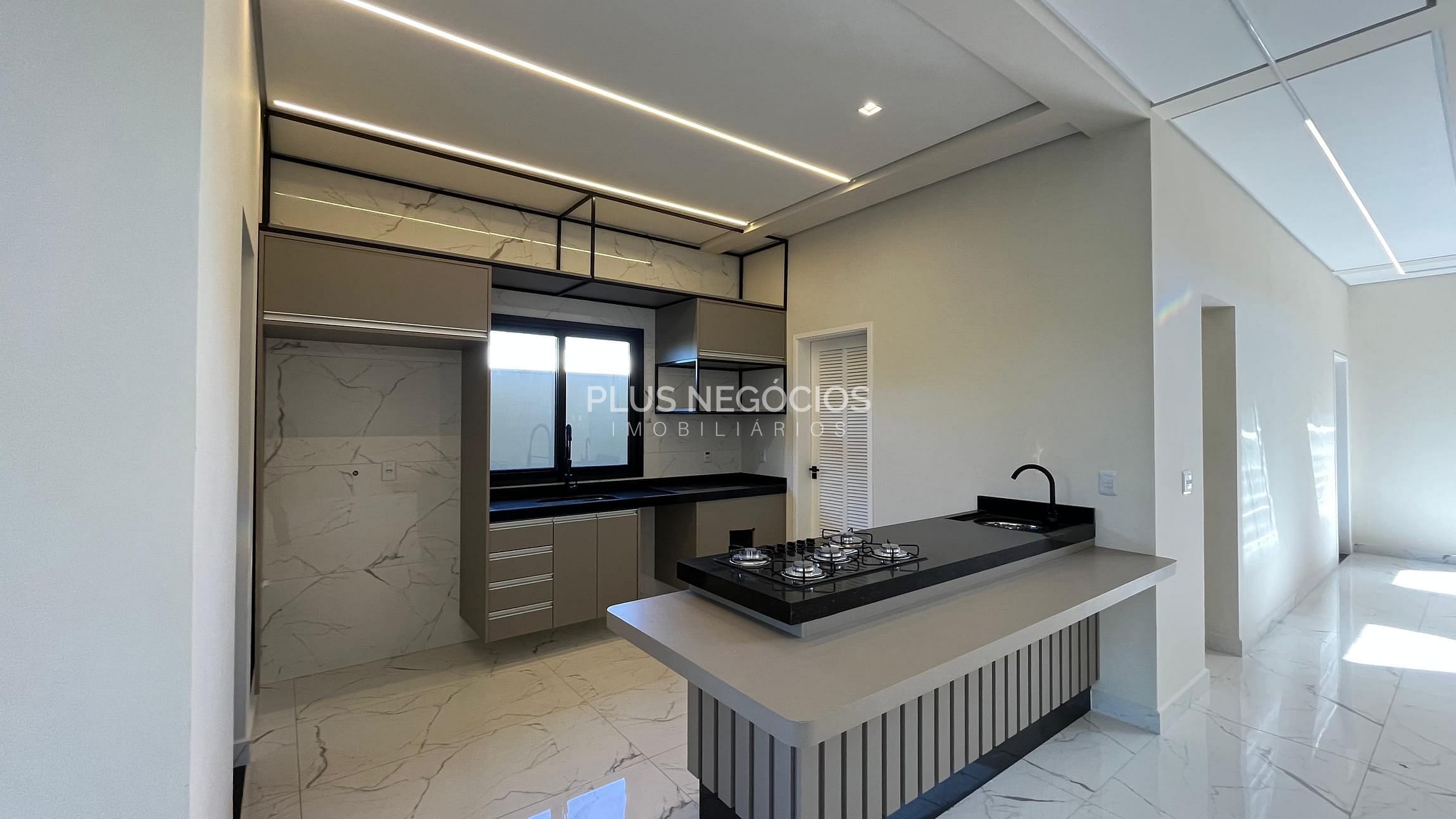 Casa à venda com 4 quartos, 306m² - Foto 7