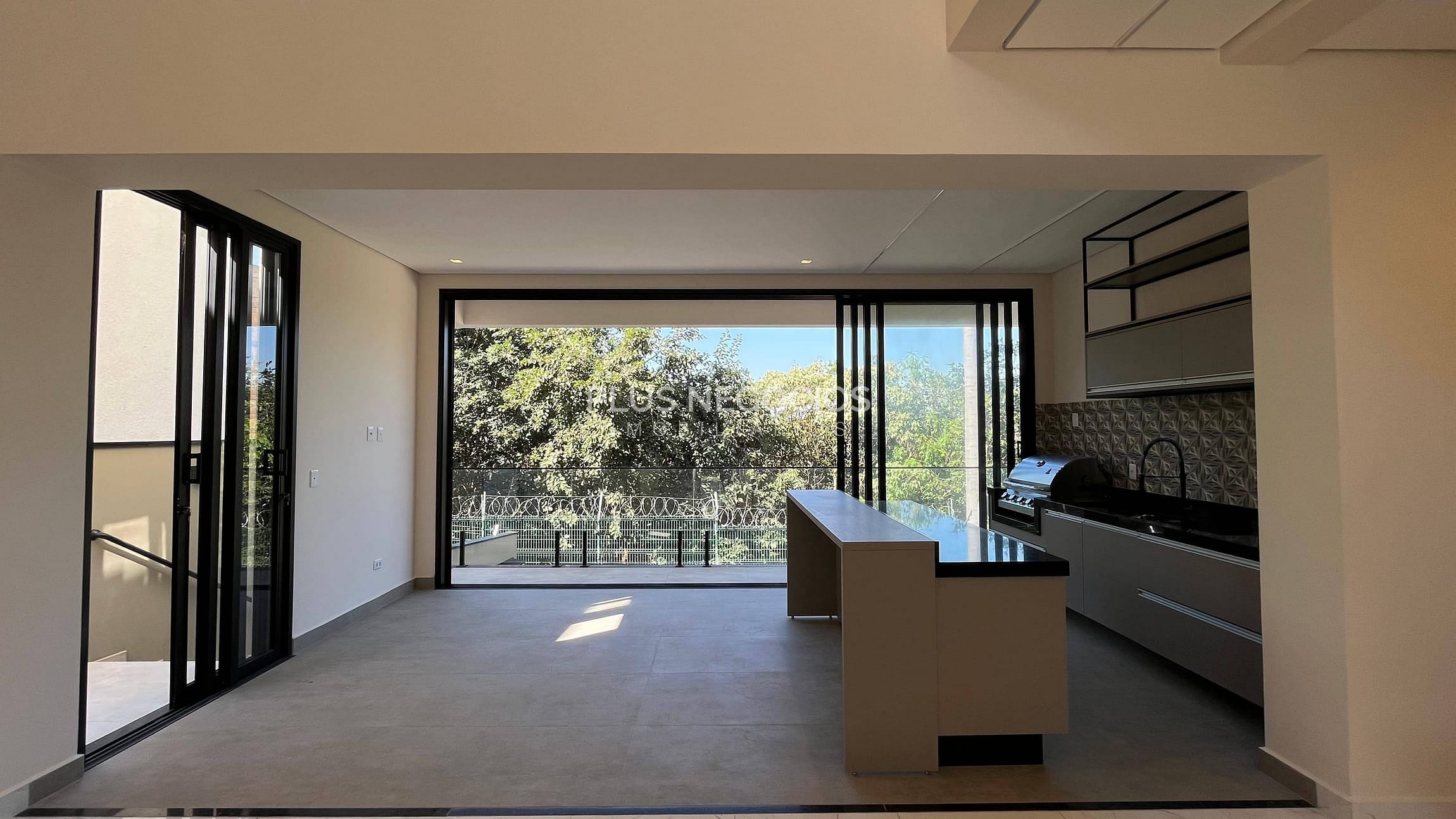 Casa à venda com 4 quartos, 306m² - Foto 4