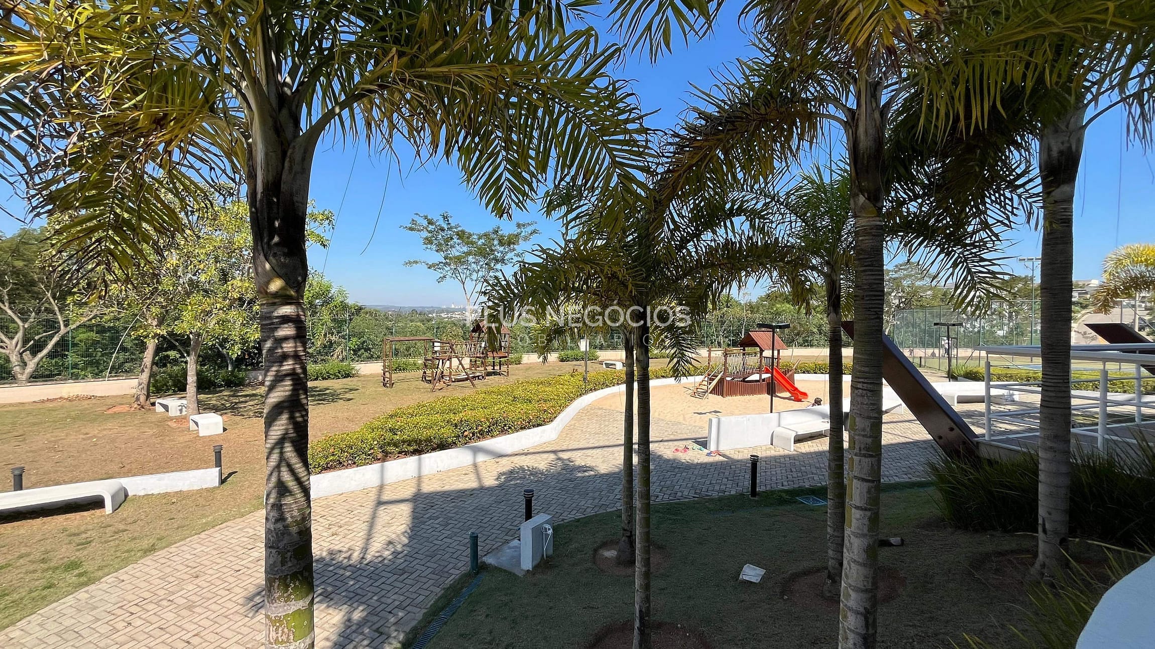 Casa à venda com 4 quartos, 306m² - Foto 36