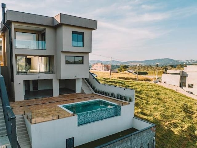 Casa com 340m² 3 quartos e 5 banheiros, à venda, no bairro Colinas de Parnaíba I em Santana de Parnaíba