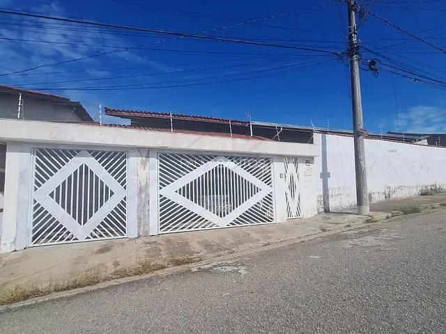 Casa 3 quartos e 2 banheiros, à venda, no bairro Jardim Maria do Carmo em Sorocaba