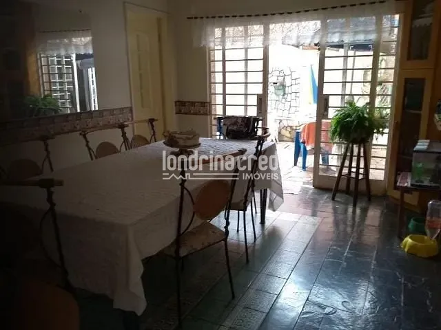 Casa 4 quartos e 5 banheiros, à venda, no bairro Caravelle em Londrina