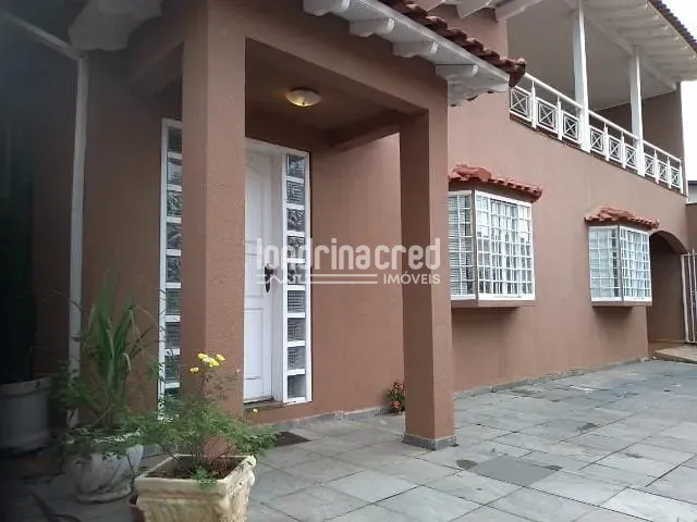 Casa 4 quartos e 5 banheiros, à venda, no bairro Caravelle em Londrina