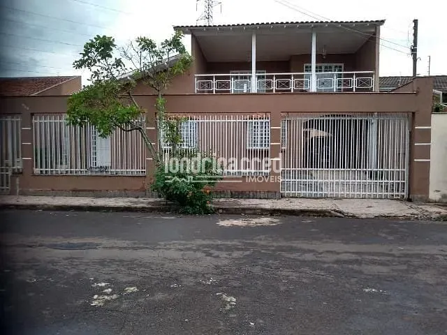 Casa 4 quartos e 5 banheiros, à venda, no bairro Caravelle em Londrina