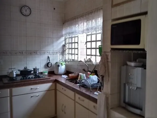 Casa 4 quartos e 5 banheiros, à venda, no bairro Caravelle em Londrina